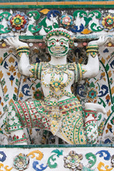 Obraz premium Statue of a Demon supporting a Prang at Wat Arun