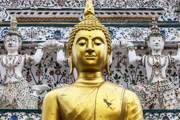 Buddha in front the Central Prang of Wat Arun