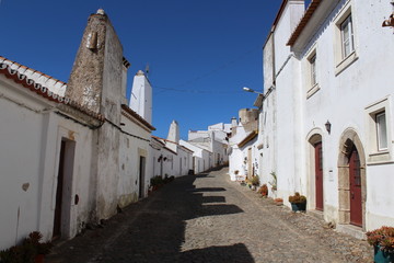 Fototapeta na wymiar Typical streets of Portugal, EvoraMonte