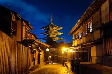 Fotobehang 京都市 八坂の塔 夜景 © 健太 上田