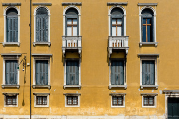 Obraz premium Italy, Venice, a large building