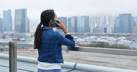 Fototapeta premium Woman talk to mobile phone in city