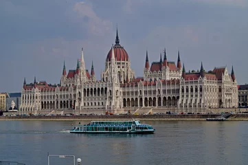 Foto op Plexiglas hungarian parliament in budapest © maxfromby