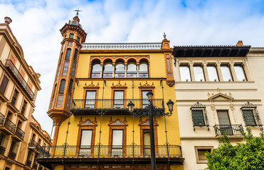 Façade d'immeuble à Séville en Andalousie, Espagne