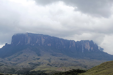 Tepuy kukenan, montañas con las rocas más antiguas del mundo