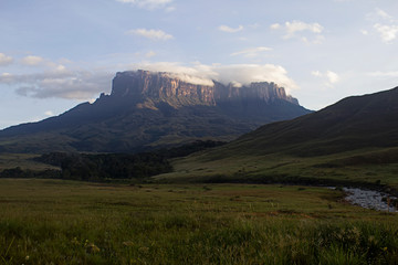 Tepuy kukenan, montañas con las rocas más antiguas del mundo