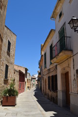 Fototapeta na wymiar Little old stony alley in europe on a spanish island, with an blue sky, perfect to walk through and take pictures