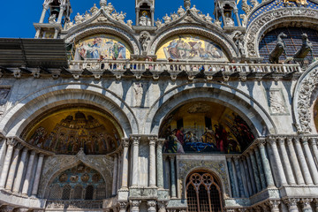 Fototapeta na wymiar Italy, Venice, St Mark's Basilica, LOW ANGLE VIEW OF A BUILDING