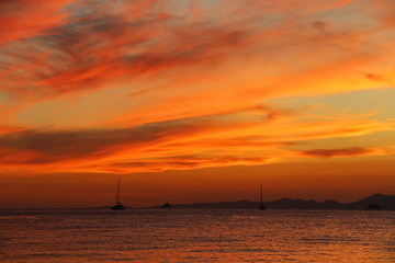 Obraz premium Beautiful view of the Andaman Sea at sunset. Thailand.