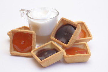 Cappuccino e biscotti con marmellata,Cappuccino and biscuits with jam