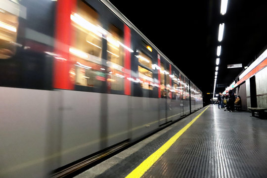 METROPOLITANA DI MILANO IN ITALIA, MILAN UNDERGROUND IN ITALY