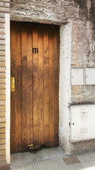 Obraz na płótnie Canvas Old weathered wooden door with golden lock
