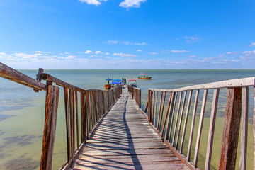 Obraz premium Wooden old bridge in a tropical beach in Isla Holbox, Mexico