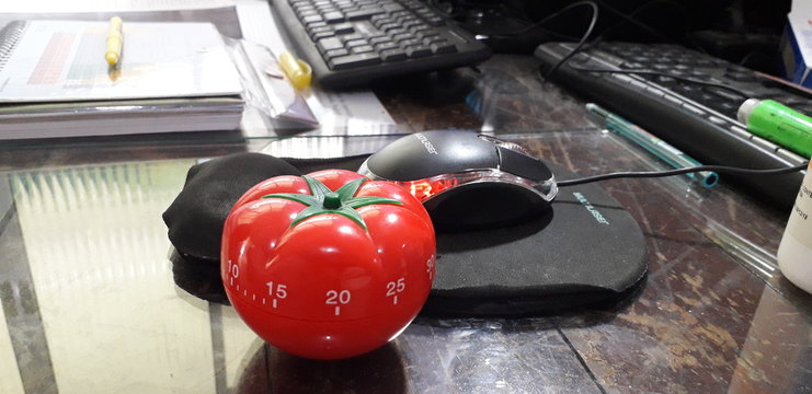 Pomodoro timer - mechanical tomato shaped kitchen timer for cooking or studying.