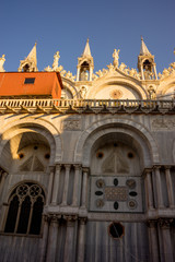 Obraz premium Italy, Venice, Saint Mark's Basilica, LOW ANGLE VIEW OF A BUILDING