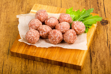 Raw meat balls