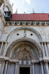 Obraz premium Italy, Venice, Saint Mark's Basilica, LOW ANGLE VIEW OF HISTORICAL BUILDING AGAINST SKY