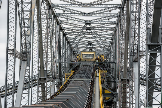 Abraumf&ouml;rderbr&uuml;cke F60 im Braunkohletagebau