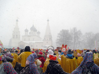 Puncace week in Yaroslavl. Round dance © Tatyana