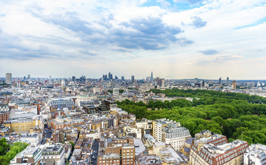 Obraz premium London skyline at cloudy day