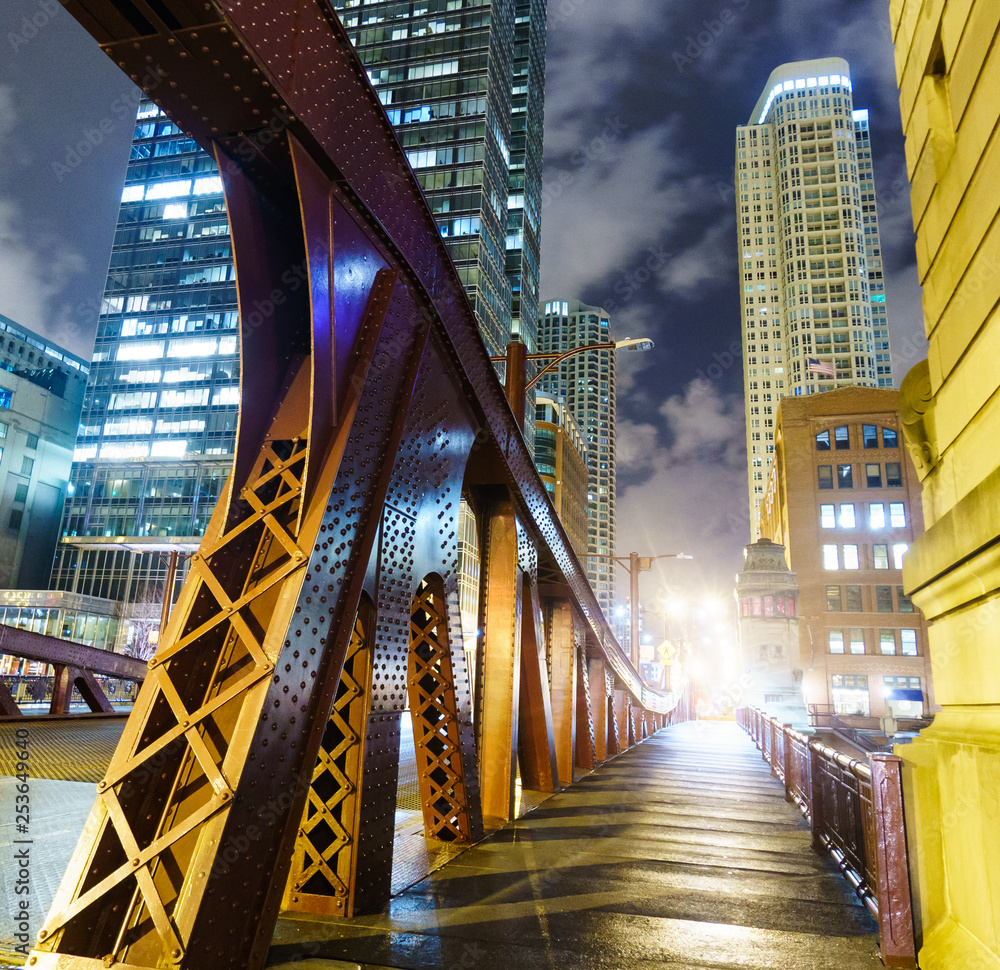 Wall mural chicago bridge at night