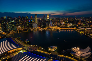 Fototapeta na wymiar Singapore skyline city building snset sky cloud with Marina bay