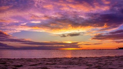 Naklejka na ściany i meble Gorgeous Sunset from Ala Moana Beach in Honolulu, Oahu, Hawaii