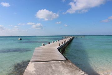 Fototapeta premium pier on the sea cancun beach