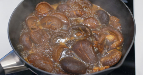 Cook with soy sauce mushroom