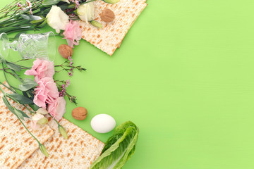 Fototapeta na wymiar Pesah celebration concept (jewish Passover holiday) over green background. top view flat lay