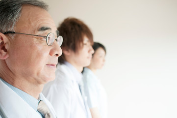 医者と看護師の横顔