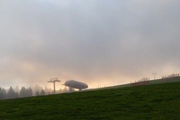 Abendstimmung über Seilbahnstation Feldberg Schwarzwald 