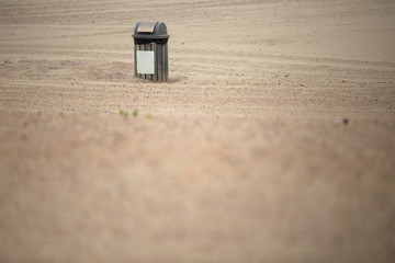Abfalleimer am Strand