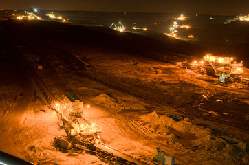 Braunkohleabbau bei Nacht 
