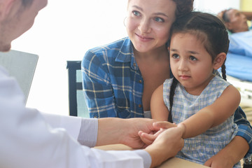 The doctor hands children are sick, to give encouragement.