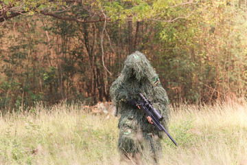 Set out to attack the enemy army soldiers, snipers.