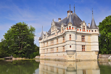 Fototapeta na wymiar Chateau d'Azay le Rideau and peaceful reflection it is one of the earliest French Renaissance chateaux and list as an UNESCO world heritage site, France.