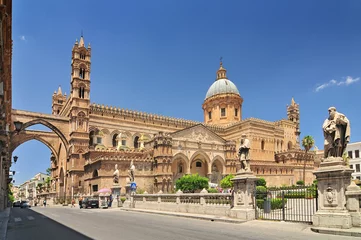 Fotobehang Palermo De kathedraal van Palermo is de kathedraalkerk van het rooms-katholieke aartsbisdom Palermo, gelegen in Palermo Sicilië, Zuid-Italië.
