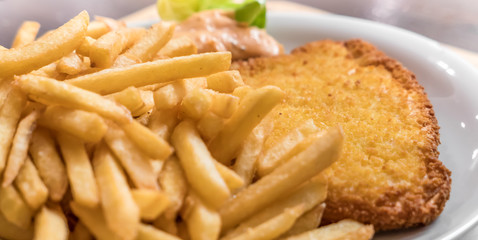 Milanese schnitzel with fries