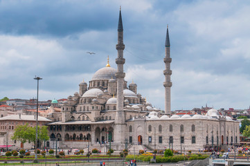 Fototapeta na wymiar New Mosque, also known as Eminonu Yeni Camii, Eminonu, Istanbul, Turkey.