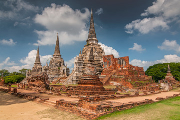 Fototapeta premium Old Chedi at the ruins Wat Phra Si Sanphet Temple, Thailand, Ayutthaya.