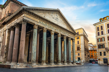 Obraz na płótnie Canvas Ancient Pantheon in Rome