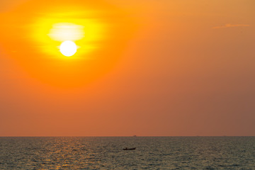 Naklejka premium sunset at sea