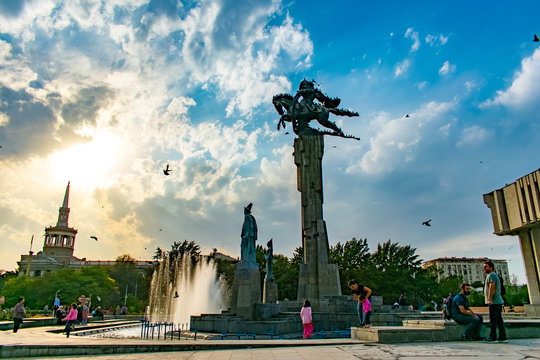 monument to manas in bishkek kyrgyzstan 