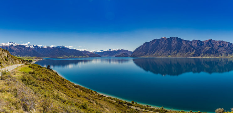 Panoramic photos of Lake Hawea and mountains, South Island, New Zealand © Martin Valigursky