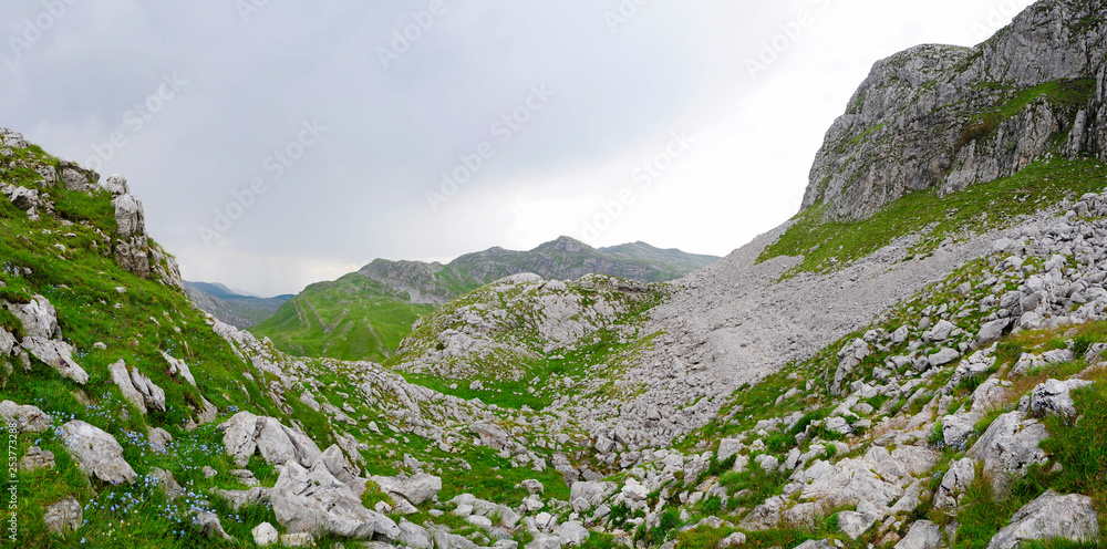 Wall mural Berglandschaft im Zurim-Gebirge, Montenegro