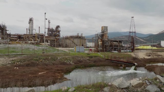 oil factory pollution