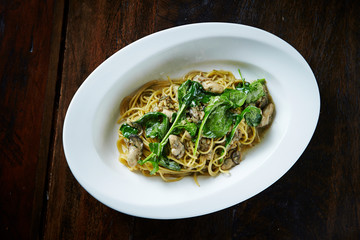 Oyster and spinach spaghetti