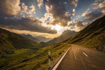 road into the mountains
