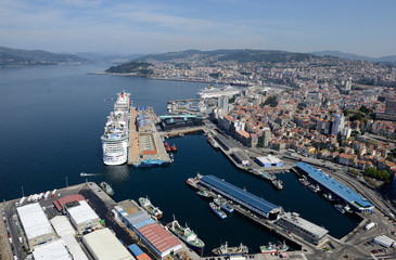 aerial panoramas of the city of vigo - obrazy, fototapety, plakaty